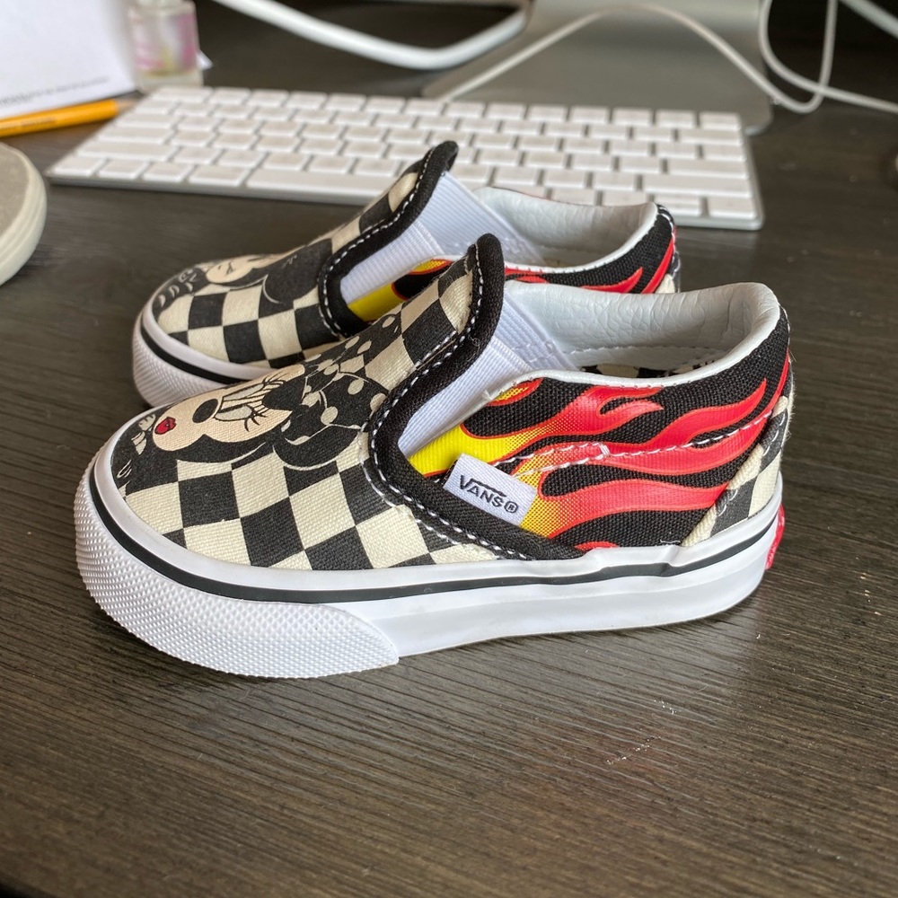 The Disney and Vans Collection Slip -on👟 Sz 4️⃣